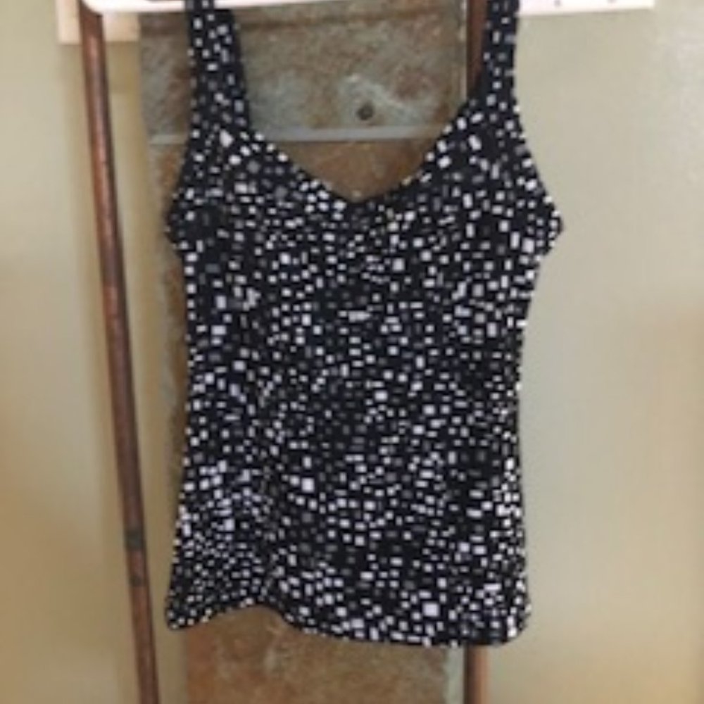 XS White House Black Market Black Tank